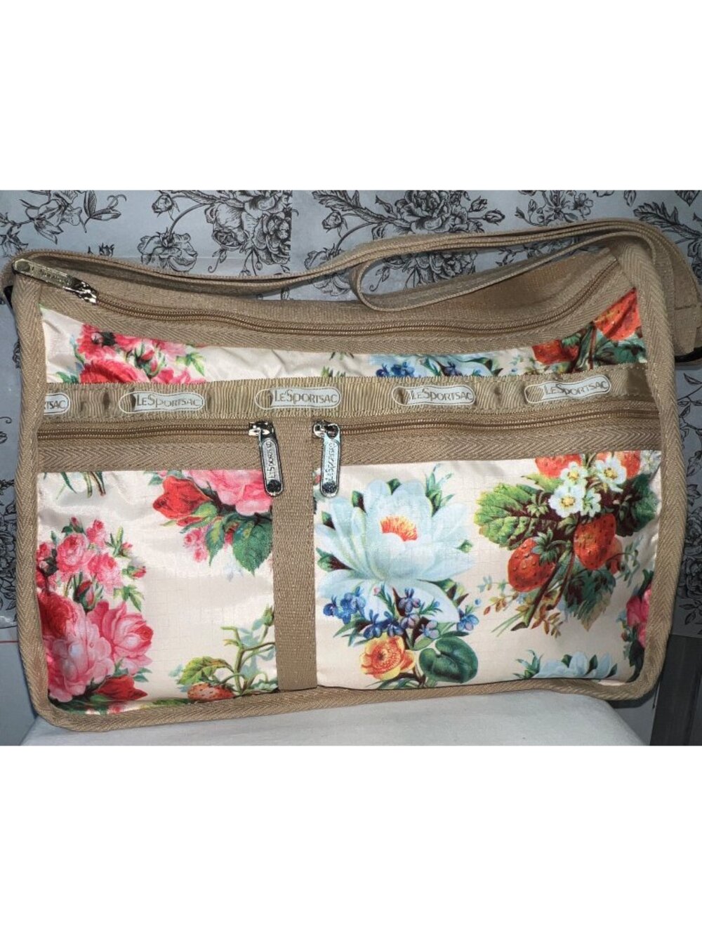 VTG LeSportsac Deluxe Everyday Bag & Pouch Set Strawberry Floral Bijou Bouquet